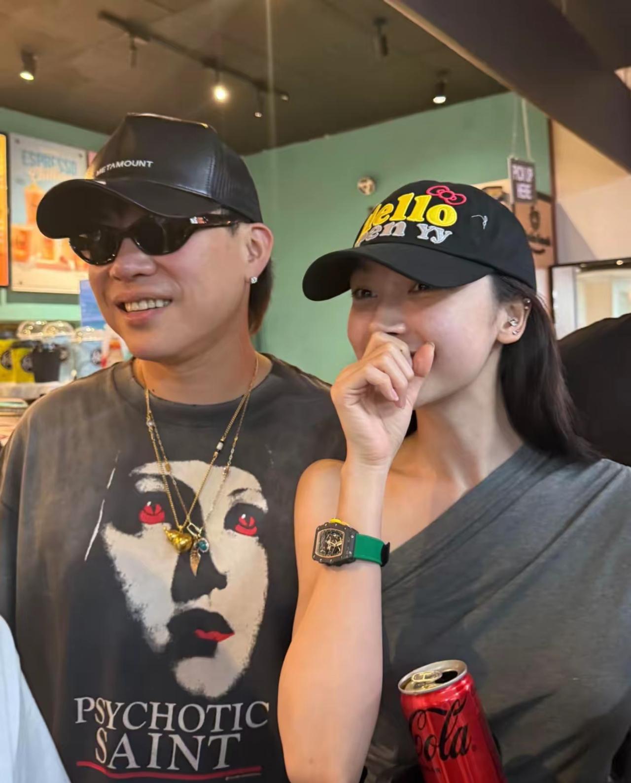 原来胡彦斌易梦玲这是…“顶峰”相见呀[狗头]：易梦玲6月份还在和脱口秀艺人王