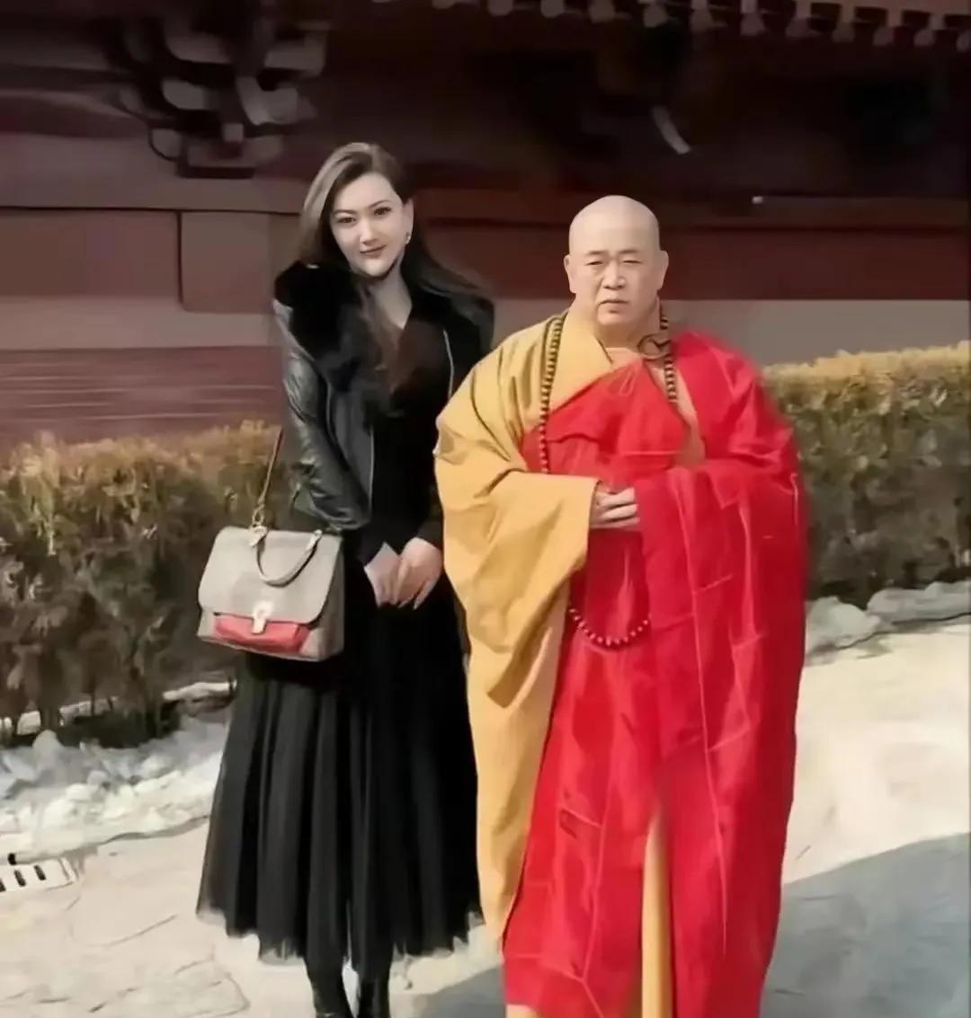 释永信再也不能给美女开光大和尚终于被调查了，何其不幸。大和尚管理