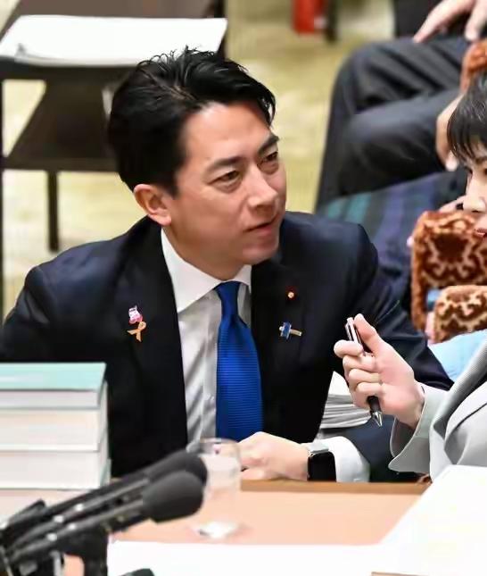 日本防卫大臣小泉进次郎今晚（1月26日晚）写道：“即使在今年，中国和俄罗斯军队也