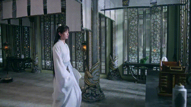 沉香夫妇日常也是好搞笑！颜淡把自己装在箱子里，只露出一个头。不曾想卡住了，出