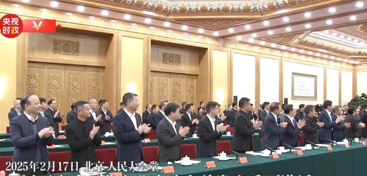 民营企业家会议座次安排:C位华为任正非，左1比亚迪王传福，右1新希望刘永好，左2