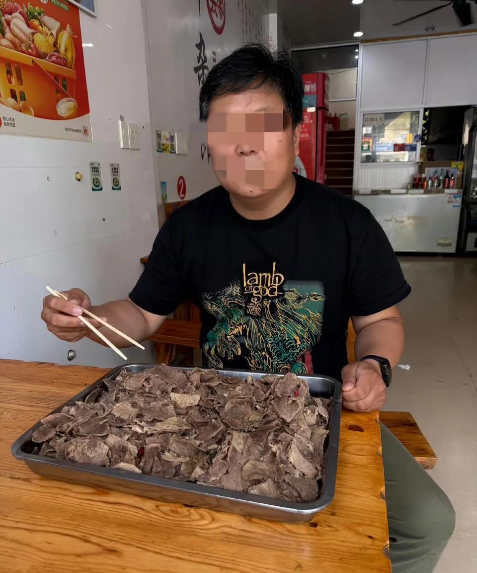 老板，来碗牛肉面，不要面。​