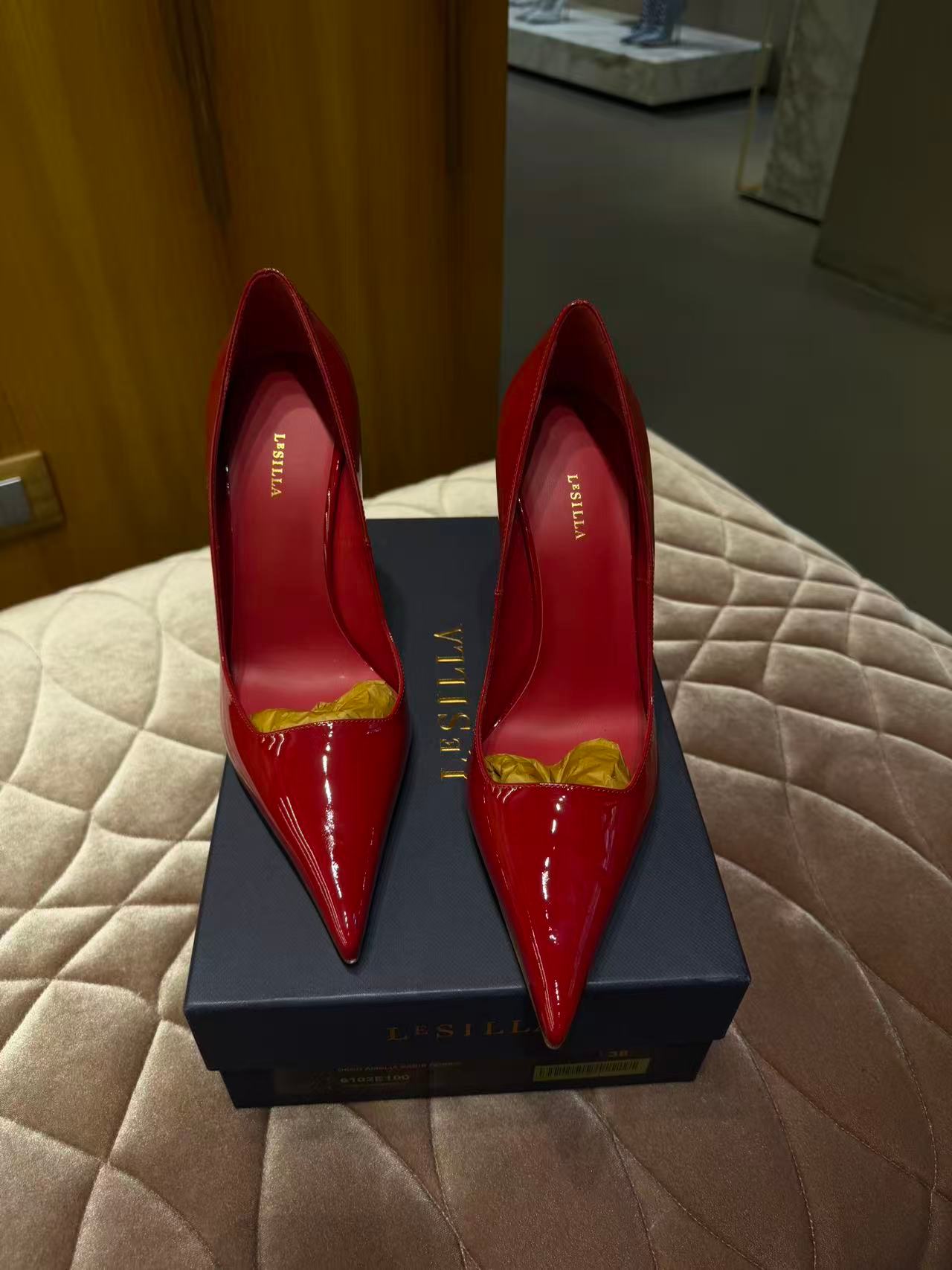 拿下！！虽然纯红色已经有3双了，这个12cm太好看了