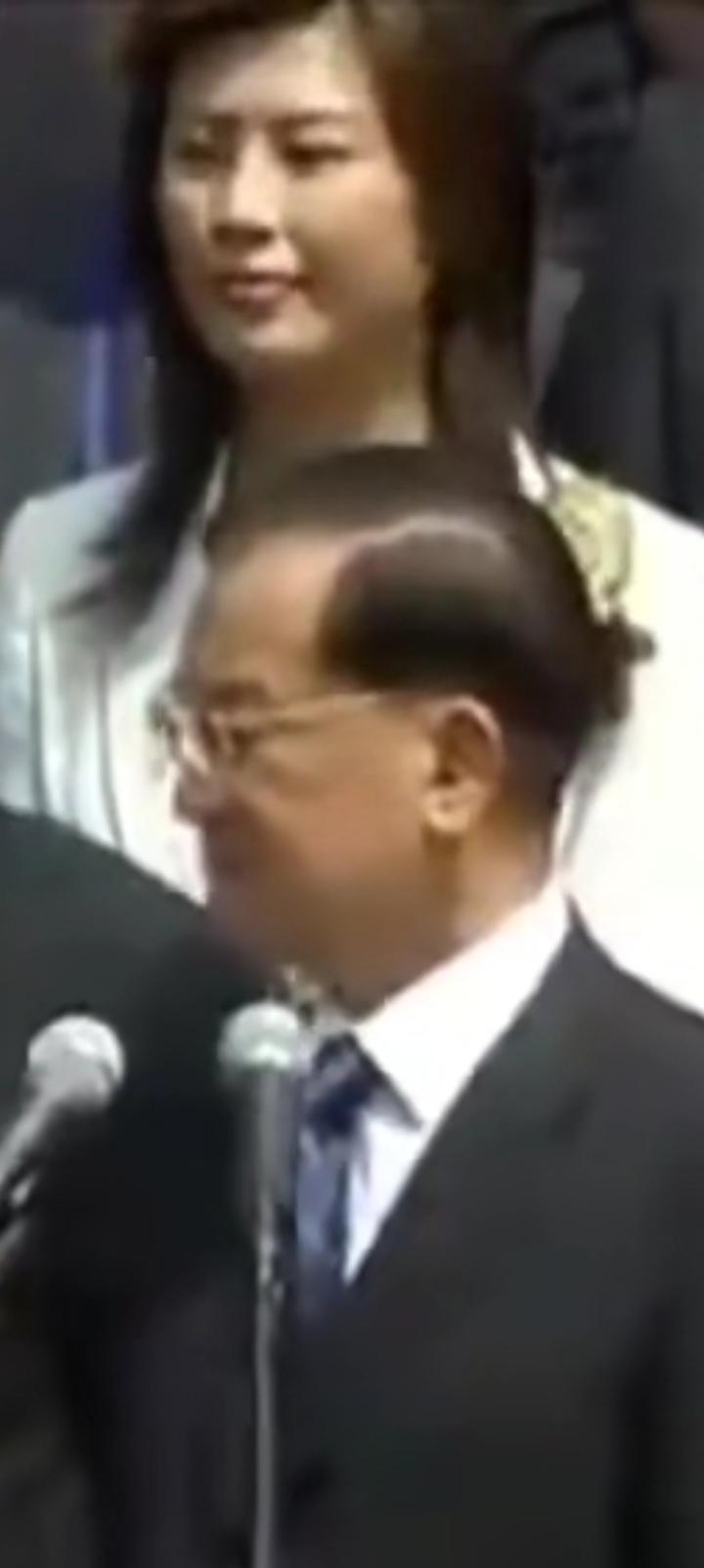 连战留给国民党最后的礼物，郑丽文。20年前，风雨飘摇的国民党已经到了破产边缘，