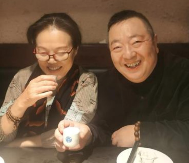 1992年，年仅36岁的主持人董浩，因误食海鲜送来医院时，肝脏已经全部坏死，医生