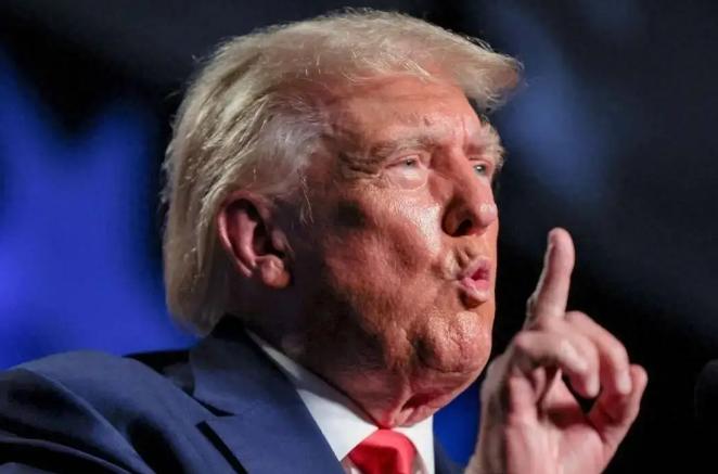 特朗普还能蹦跶几天？里外不是人，横竖都作恶！特朗普是人类文明的公敌，为了实现自己