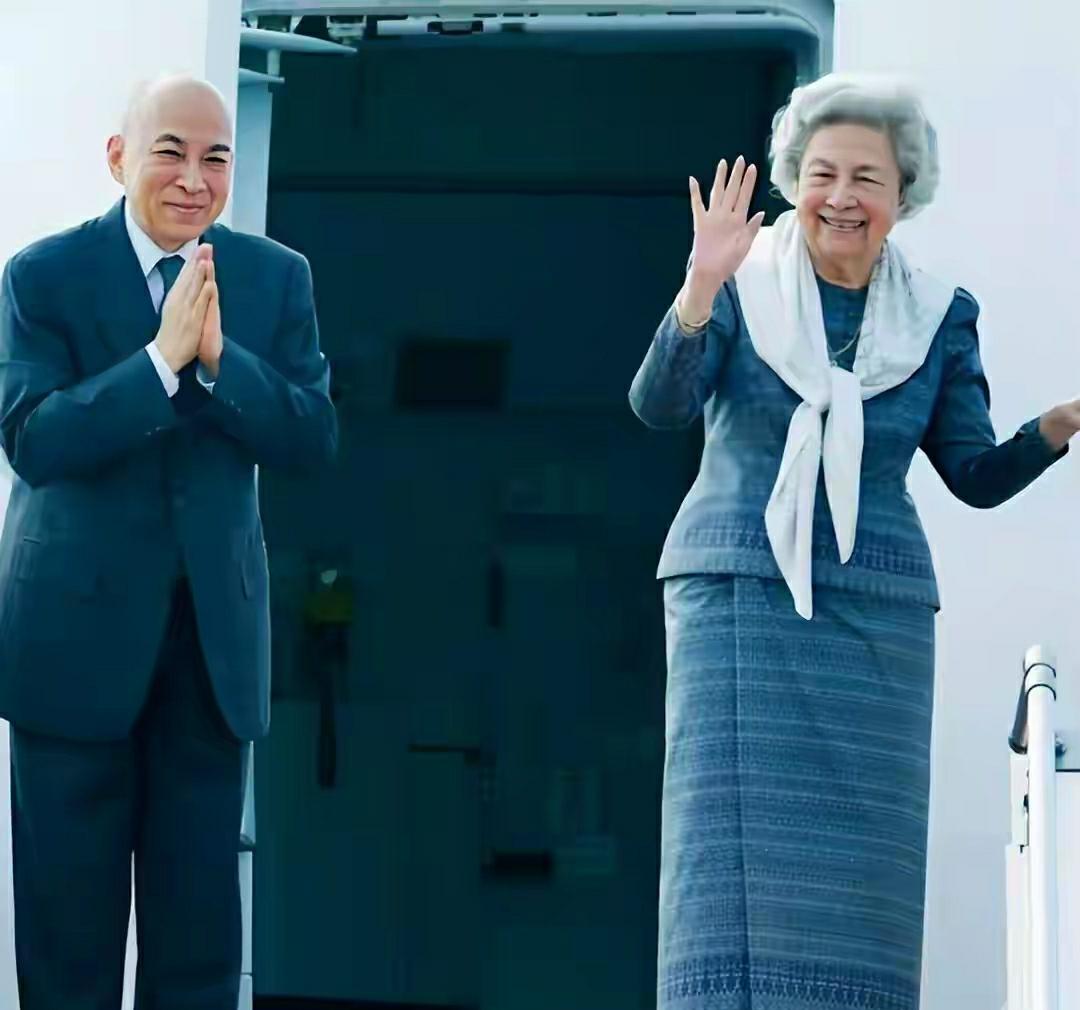 今年9月1号，西哈莫尼国王要带着太后来中国疗养，洪森亲王又可以代理国王职务了。