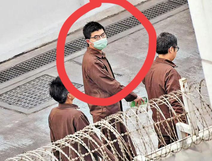 乱港分子黄之锋在监狱里面又成功给自己的刑期充值了，因为国安又发现了他勾结外国势力