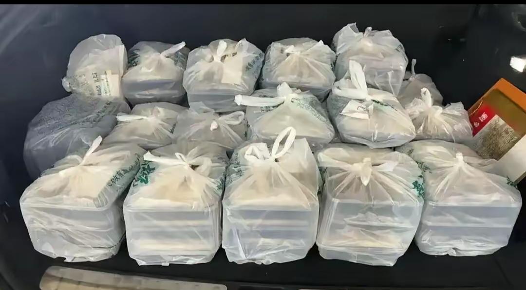 人均GDP全球第二的澳门，破了一桩走私案。赃物不是金条，不是芯片，是10块钱一份