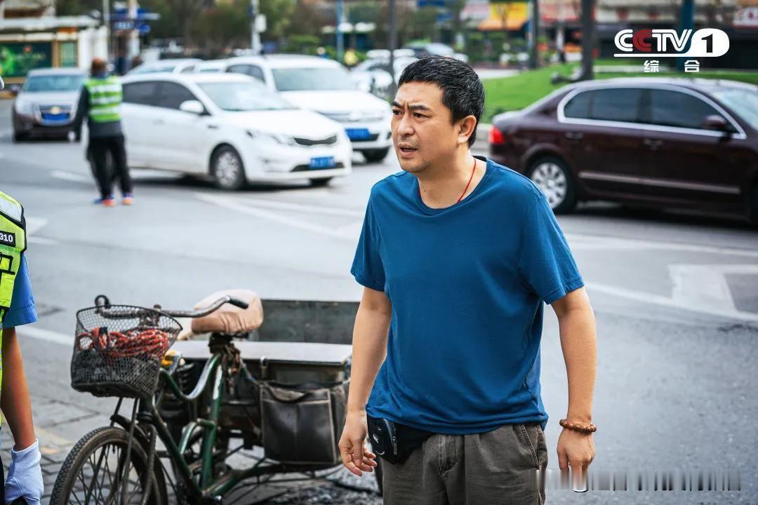 电视剧《主角》看完以后，听说张嘉益主演的巜装台》也不错，也是一部描写秦腔剧团装台