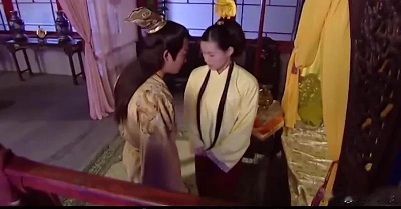 一天夜里，李自成正要休息，陈圆圆却突然走进房中，开始解腰带，脱衣服。这一幕，把闯