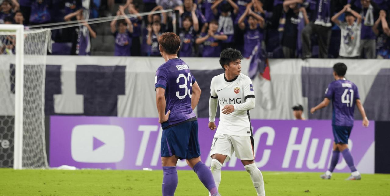 高下立判，成都蓉城球员胡荷韬入选U23国足集训名单，但是他没有给自己放假，依然参