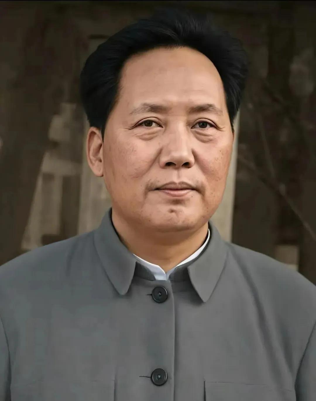 伟人的气质演员是演不出来的，这很正常，我们何必过多地争议谁演得像和不像呢？演伟人
