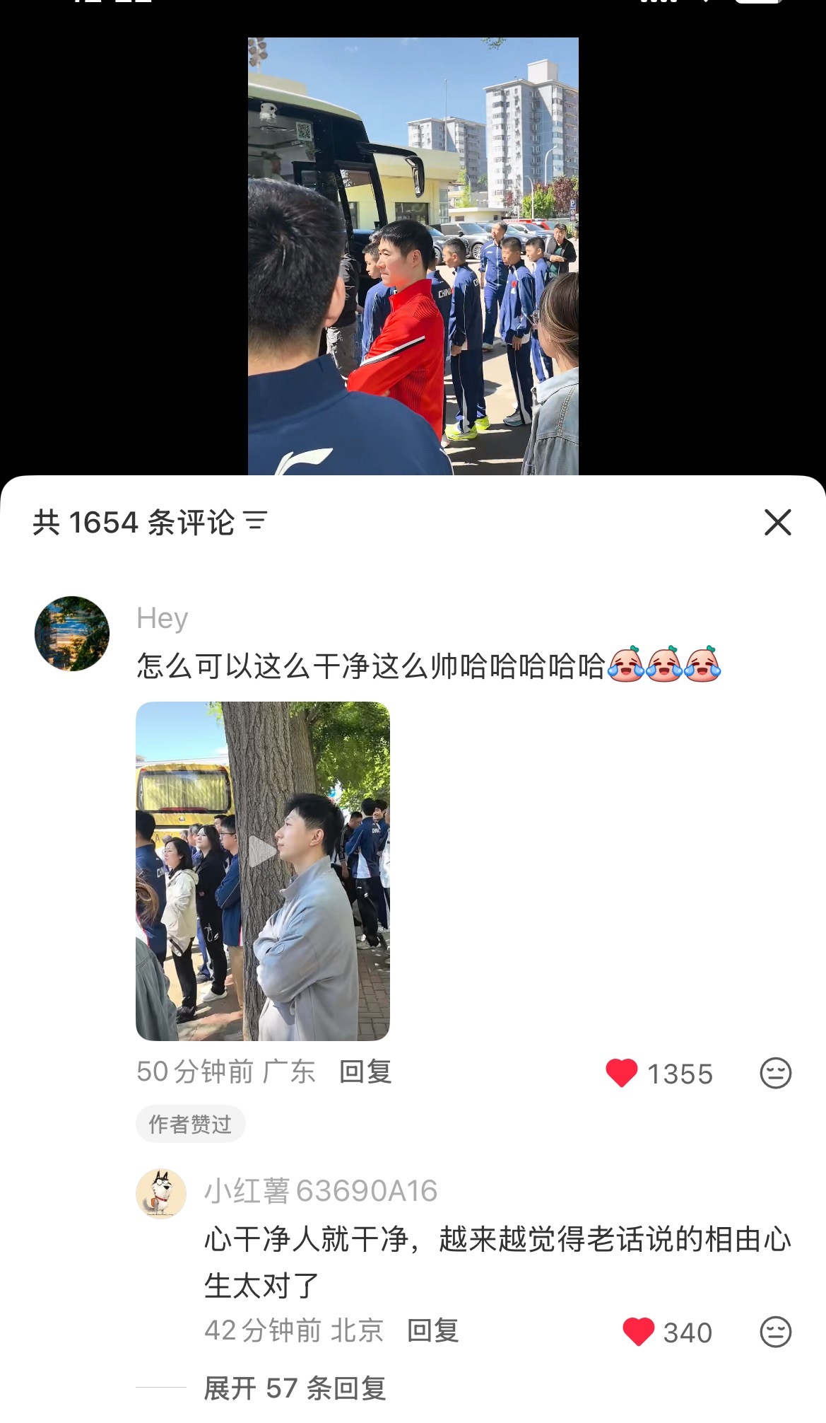 曹巍这小子精得很就是特意把这张放封面的，确实很帅是吧。