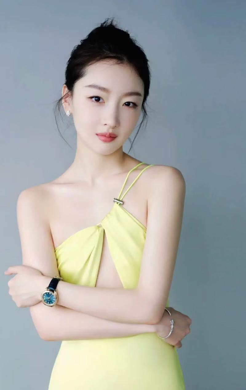 为什么周冬雨现在很少拍戏了？不是年龄大了，也不是没演技，而是艺人在资本眼里就