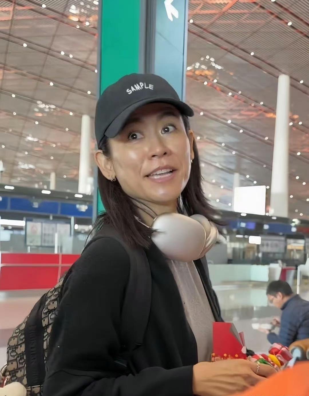 都55岁啦，宣萱还敢纯素颜出现在镜头前，没美颜没滤镜的，这勇气就值得点赞！而且你