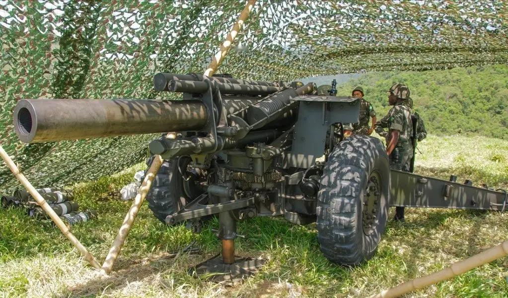 乌克兰军队使用老式155毫米M114A1榴弹炮进行射击M114A1榴弹炮的核心