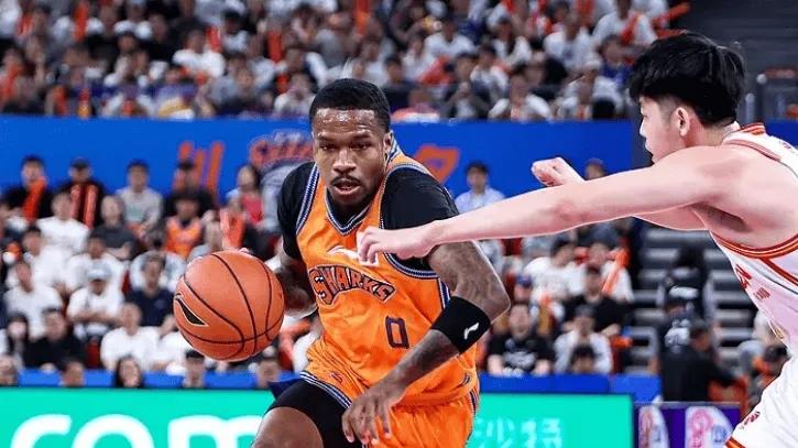 上海102-68深圳 球员评价: 3人满分, 5人及格, 2人低迷