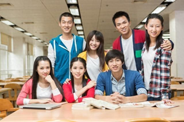 高校迎新季，南京两所老牌985高校——南京大学和东南大学南京两所老牌985高