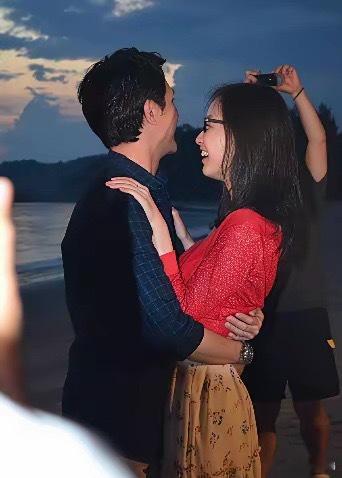 冯绍峰怎么那么傻啊？放着满眼都是他的倪妮不要（图四），偏偏娶了事业心很重的赵丽颖