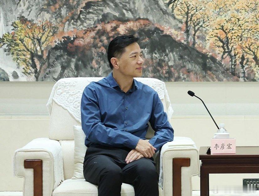 李彦宏都58岁了，我是看着他变老的。都说百度日薄西山，看了下去年总营收为‌1291亿元‌。虽然比不上