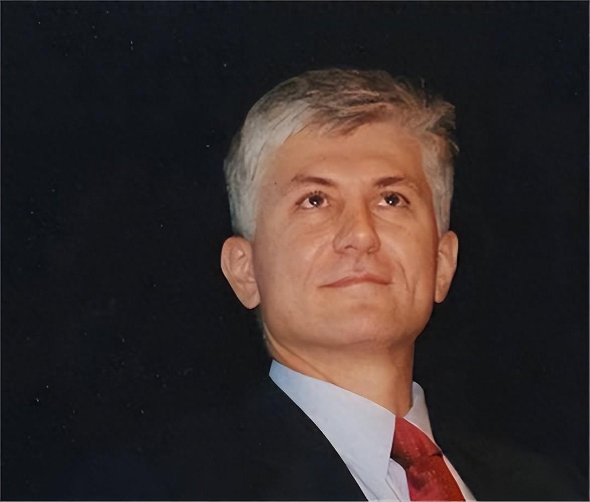 见过上赶着“卖国”的，没见过这么彻底的！为讨好美国，连自家前总统都送进大牢。 