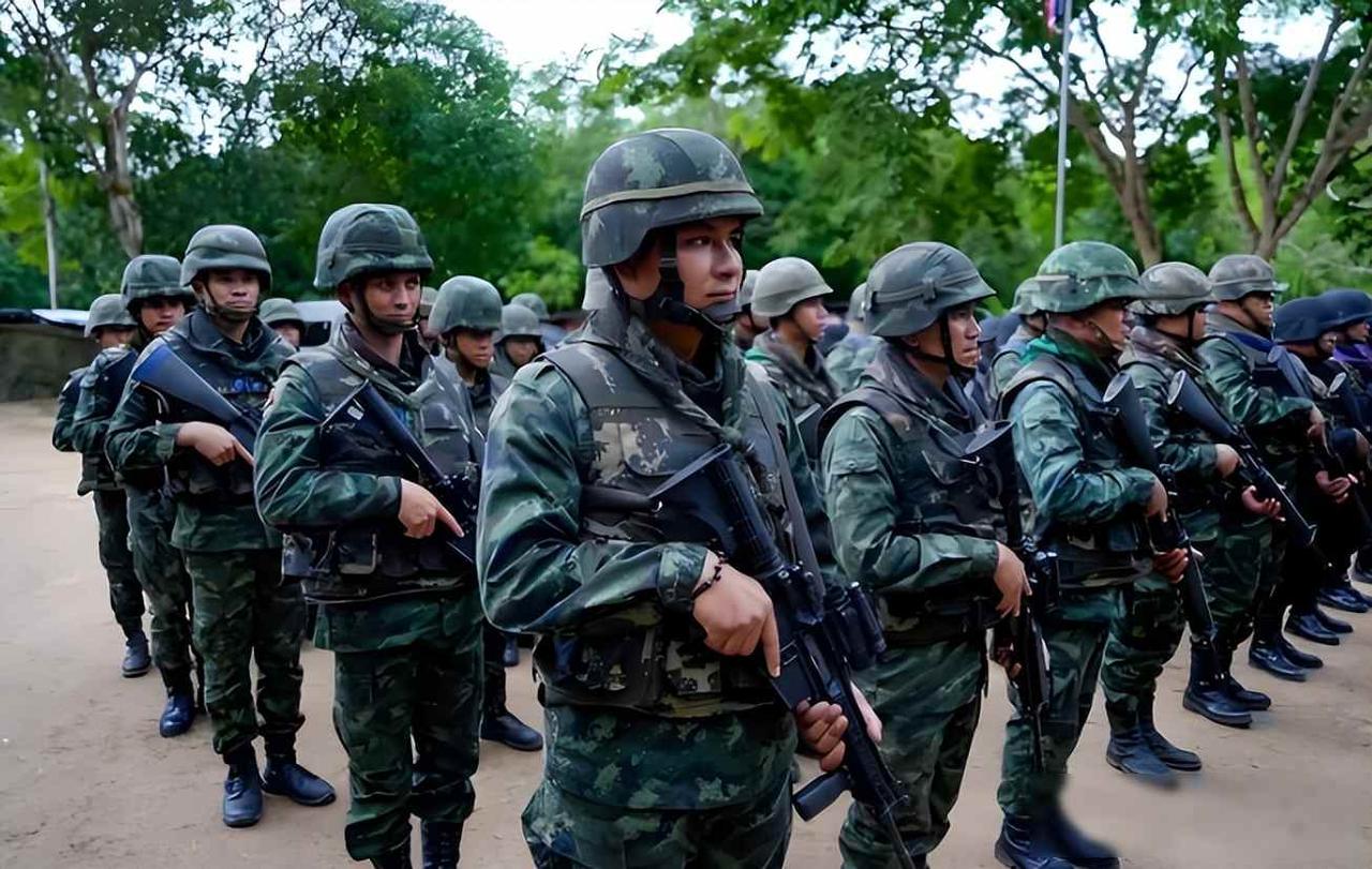 周边战火绕着中国走？泰柬军事冲突，竟帮咱们解决了两大难题最近网上都在说东南亚出