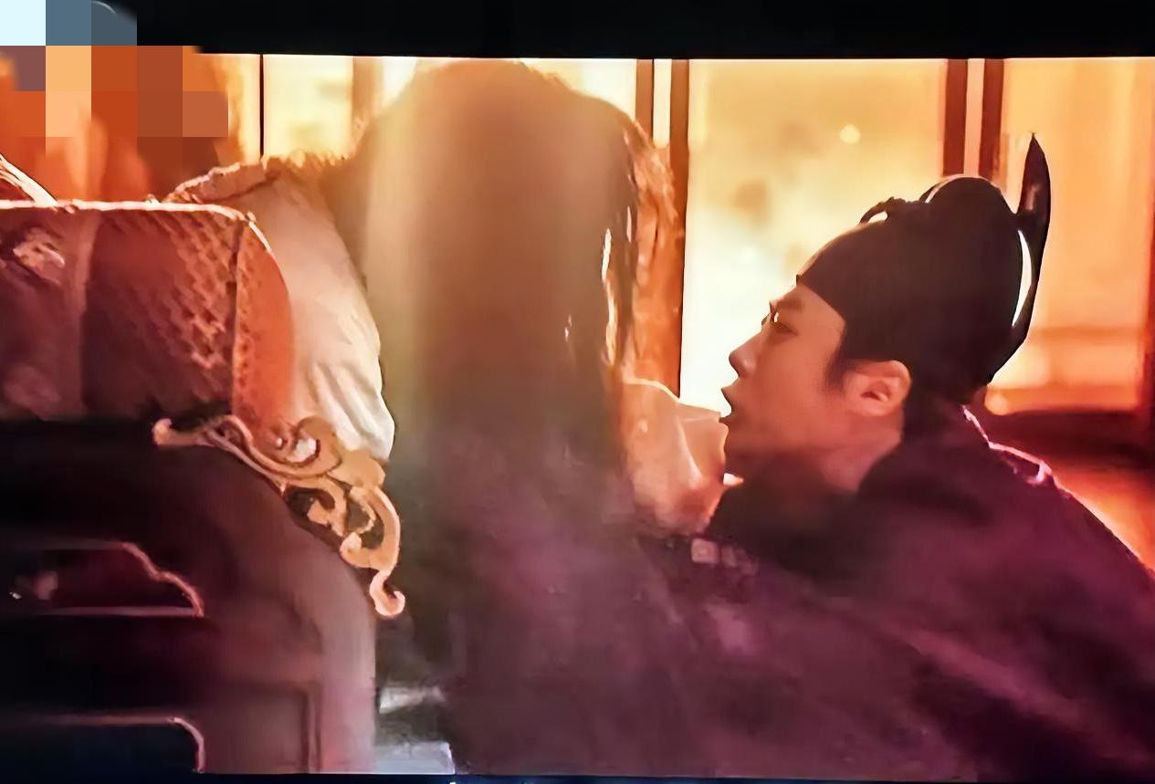 《太平年》我有一点没看明白，就是吴越钱弘佐传位的时候，为啥不直接传给九郎君，