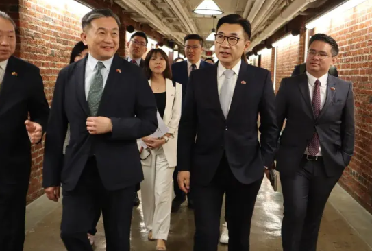 【台“立委”团赴美游说，共谋如何扼住大陆经济命脉】正值特朗普对华“关税战”进入新