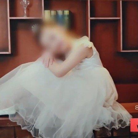 这两天有个新闻让人心里不是滋味——一个年轻女子和70多岁的老爷子生了孩子，结果孩