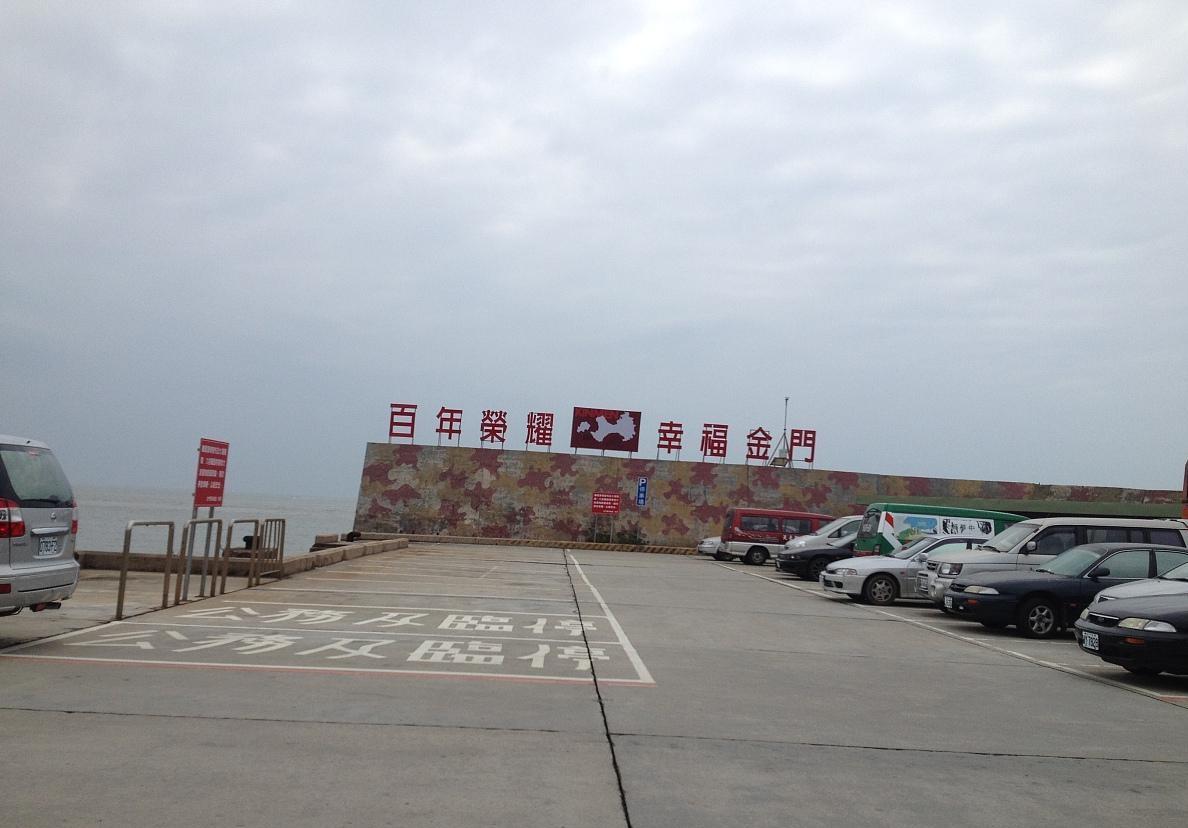 台湾海巡署违法拘留中国渔民已六天，国台办交涉无果，至今未放人放船，更无道歉赔款。