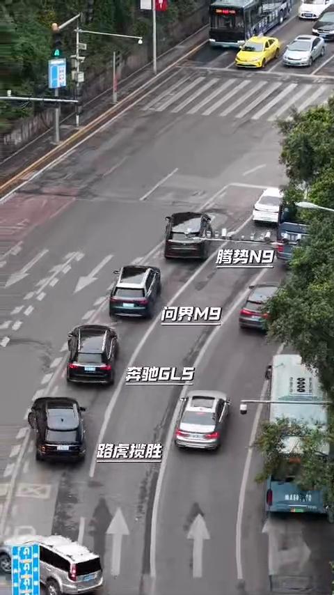 腾势N9真正的豪华是一把掉头的从容不迫。腾势N9问界M9，奔驰GLS，路虎揽胜