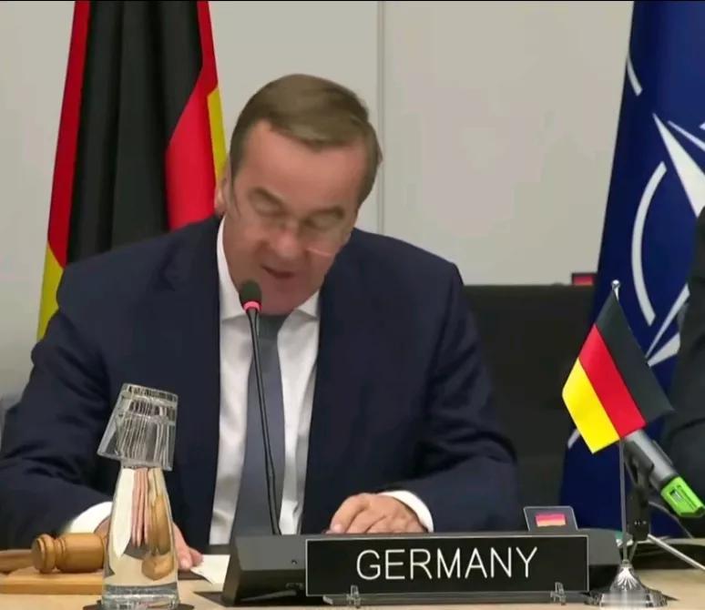 《图片报》消息，当地时间14日，德国防长皮斯托里斯发布声明，宣布柏林已和立陶宛、