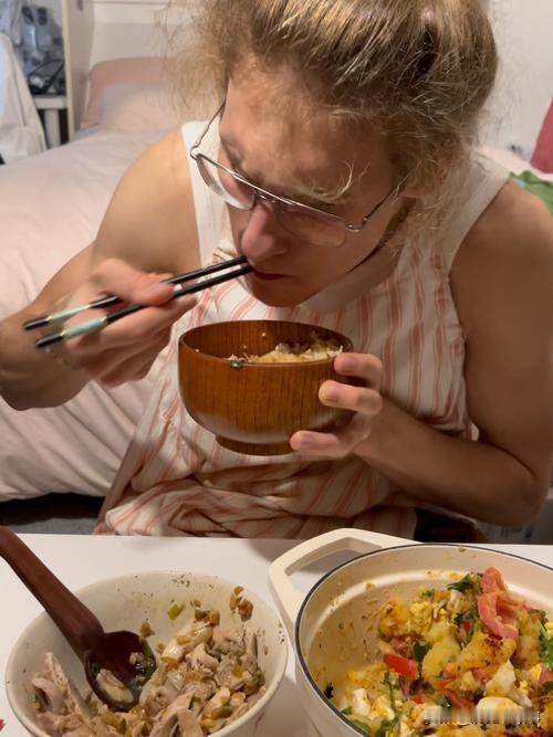 为什么欧美国家不吃米饭，而中国人喜欢吃米饭？一位外国友人体验过中国米饭之后说：他