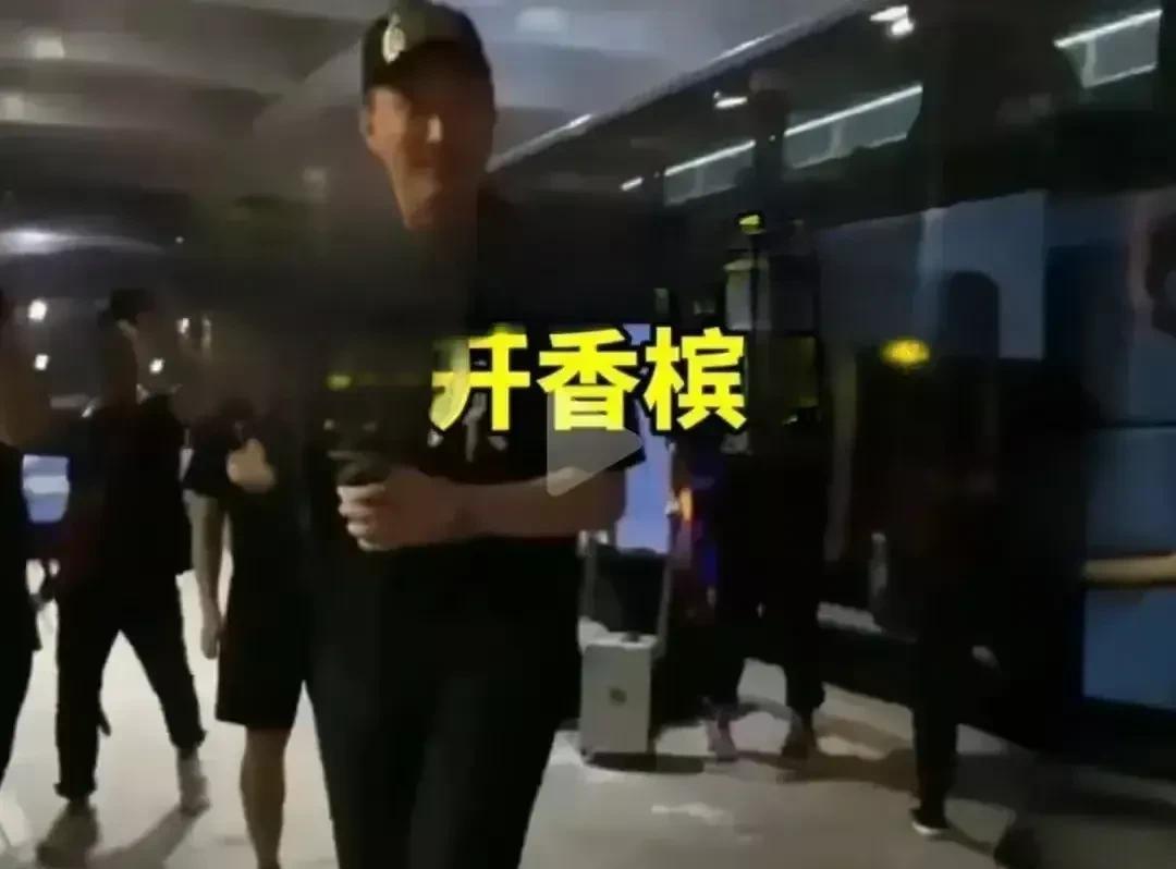 你说雷霆学什么不好，非得学半场开香槟，该！G6输了吧！据说雷霆队在G6比赛前就