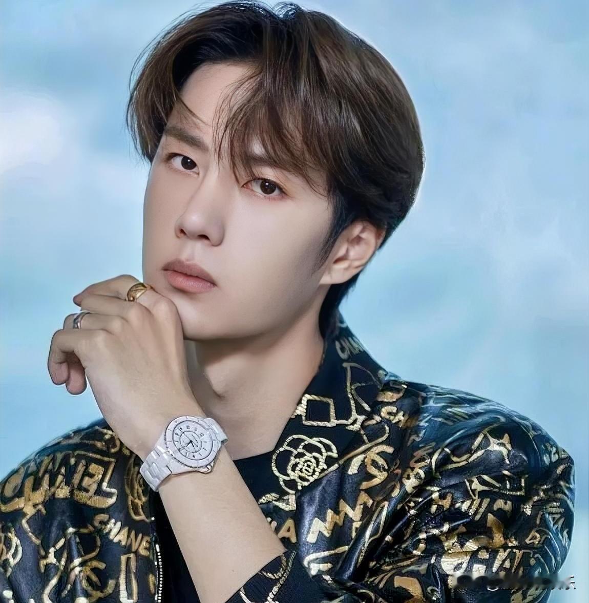 王一博：静待花开，以沉淀铸就艺术新章王一博近两年放缓进组脚步，并非停滞不前，