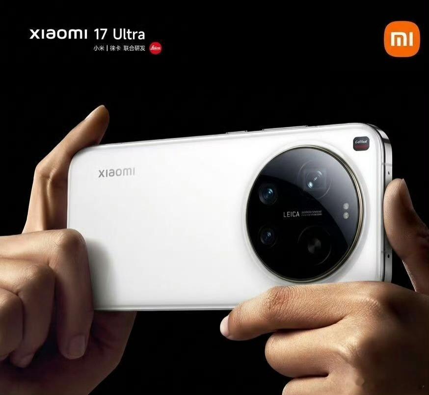 小米17Ultra看来还是延续了之前的设计风格，影像上用回三摄方案，那就说明不
