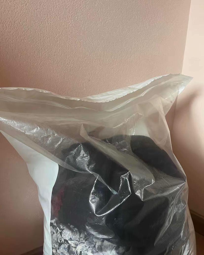 最近发现一个有意思的现象。​大街上，大部分60岁左右的退休女人，都紧跟潮流，身