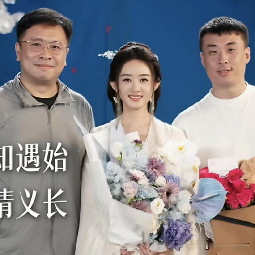 赵丽颖杀青照曝光！12月26日，深夜，赵丽颖登上热搜，这一次，不是因为带儿子“