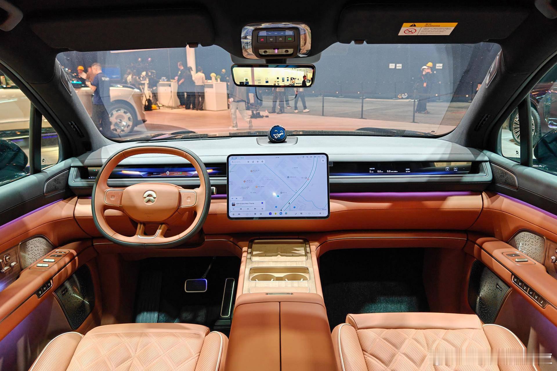 售价456,800元，北京车展蔚来发布的全新ES8玄金特别版，挺帅啊。蔚来