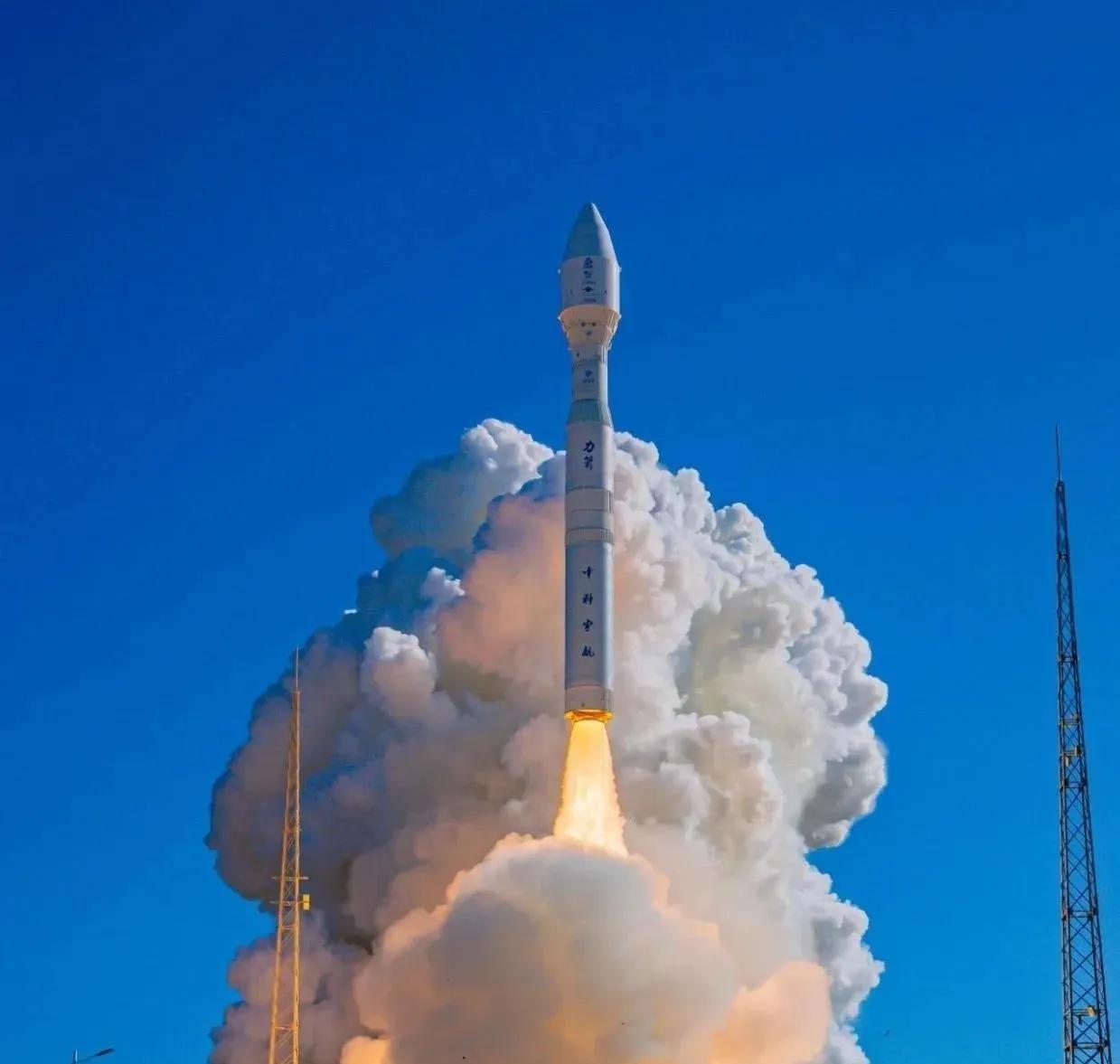 牛！这次直接上小行星挖土了！然后还要去火星挖土！这是要整全“金木水火土”的趋势…