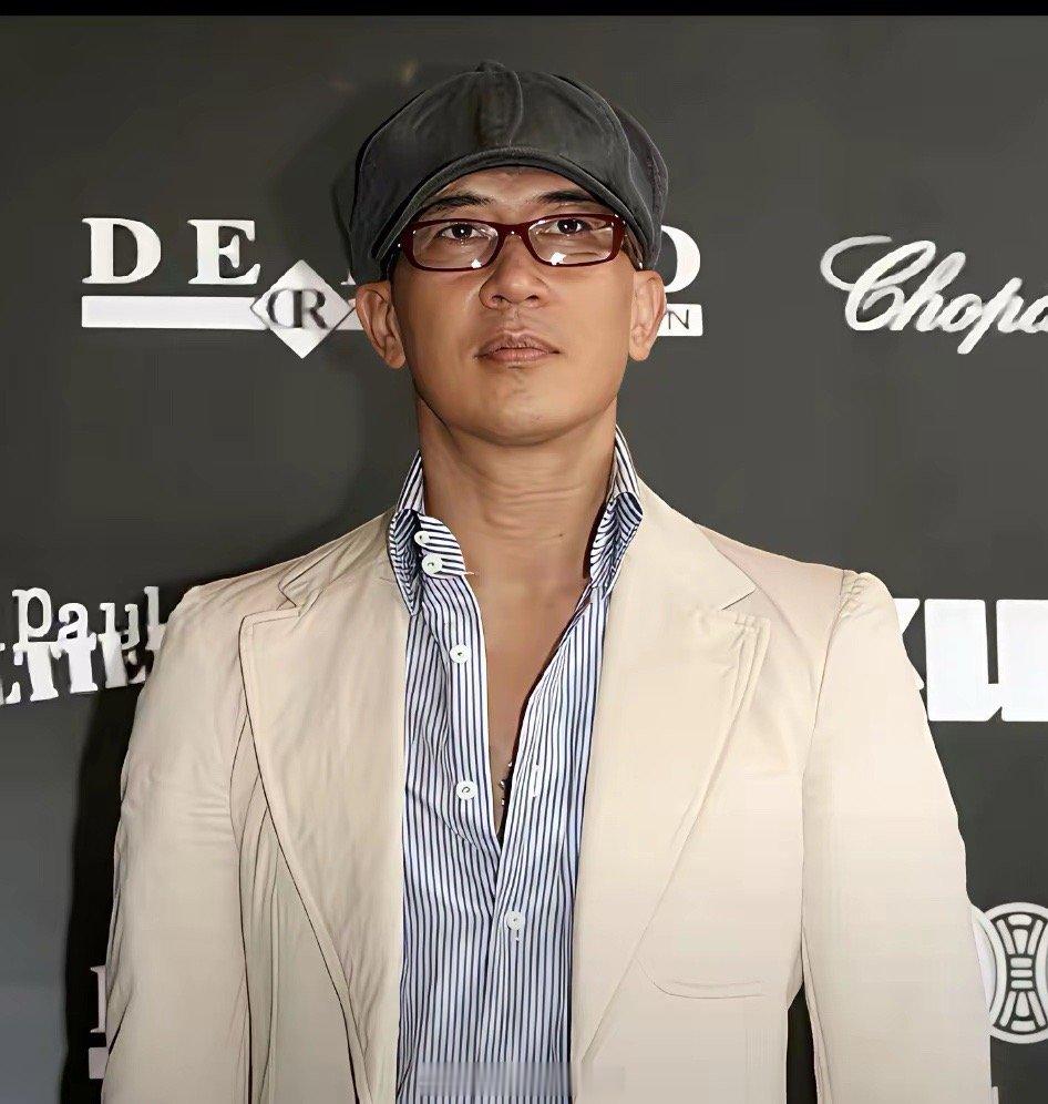 具俊晔对大S是真爱呀！一年时间，他一下子苍老了许多，比身旁的丈母娘还要老！