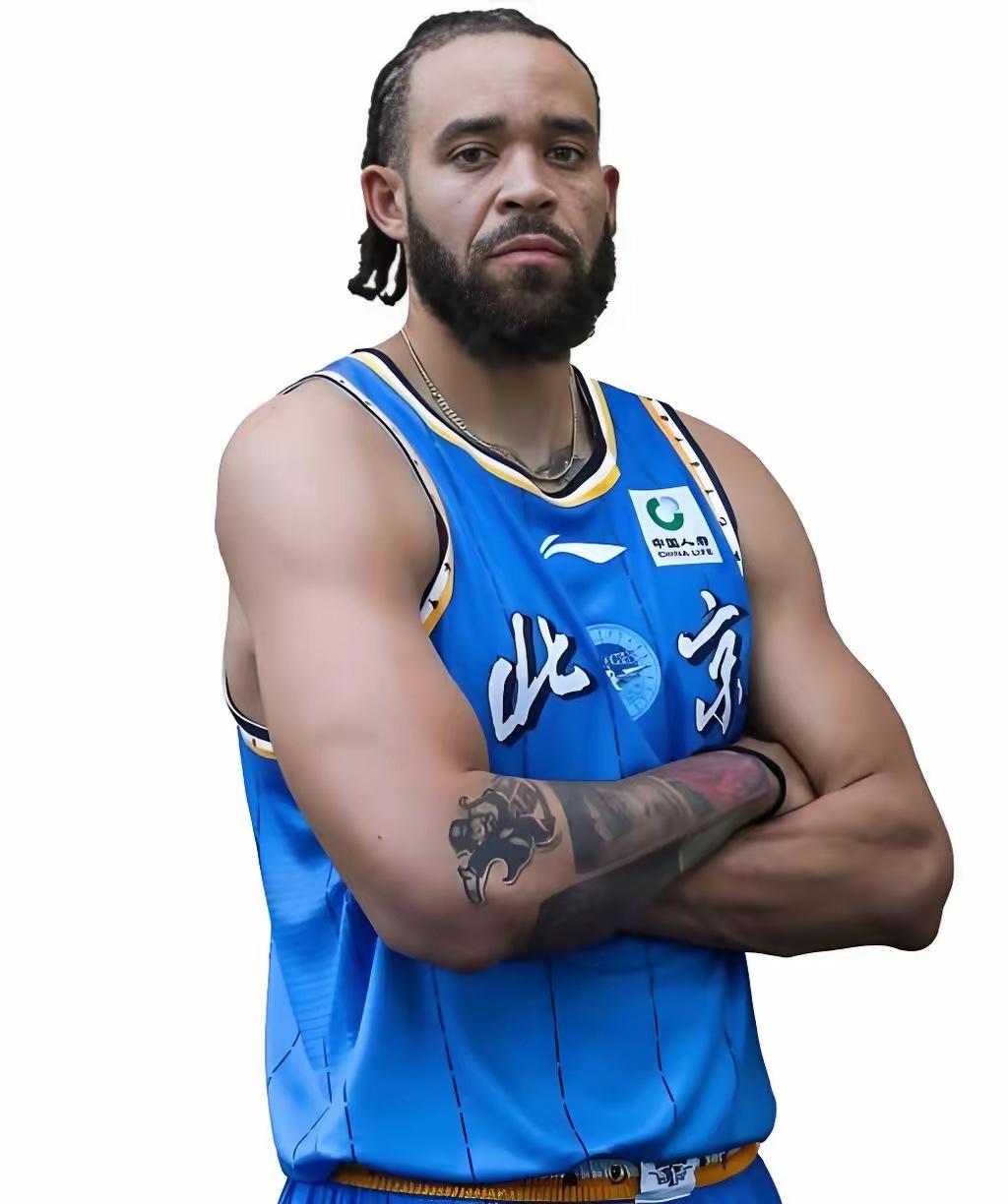 大麦基刚来北京首钢，一个月便暴露本性，夜生活频繁，夜夜笙歌至三四点钟。拿着队内最