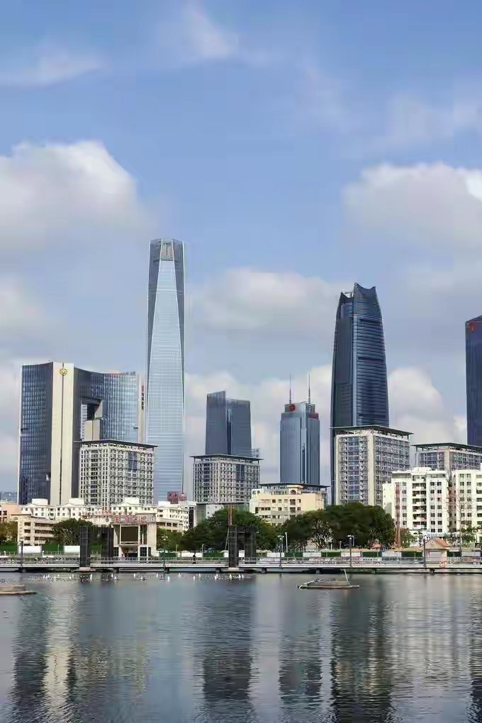 AI算力“血管”全面升级！光互连成算力新主线，十大核心标的盘点:中际旭创、新