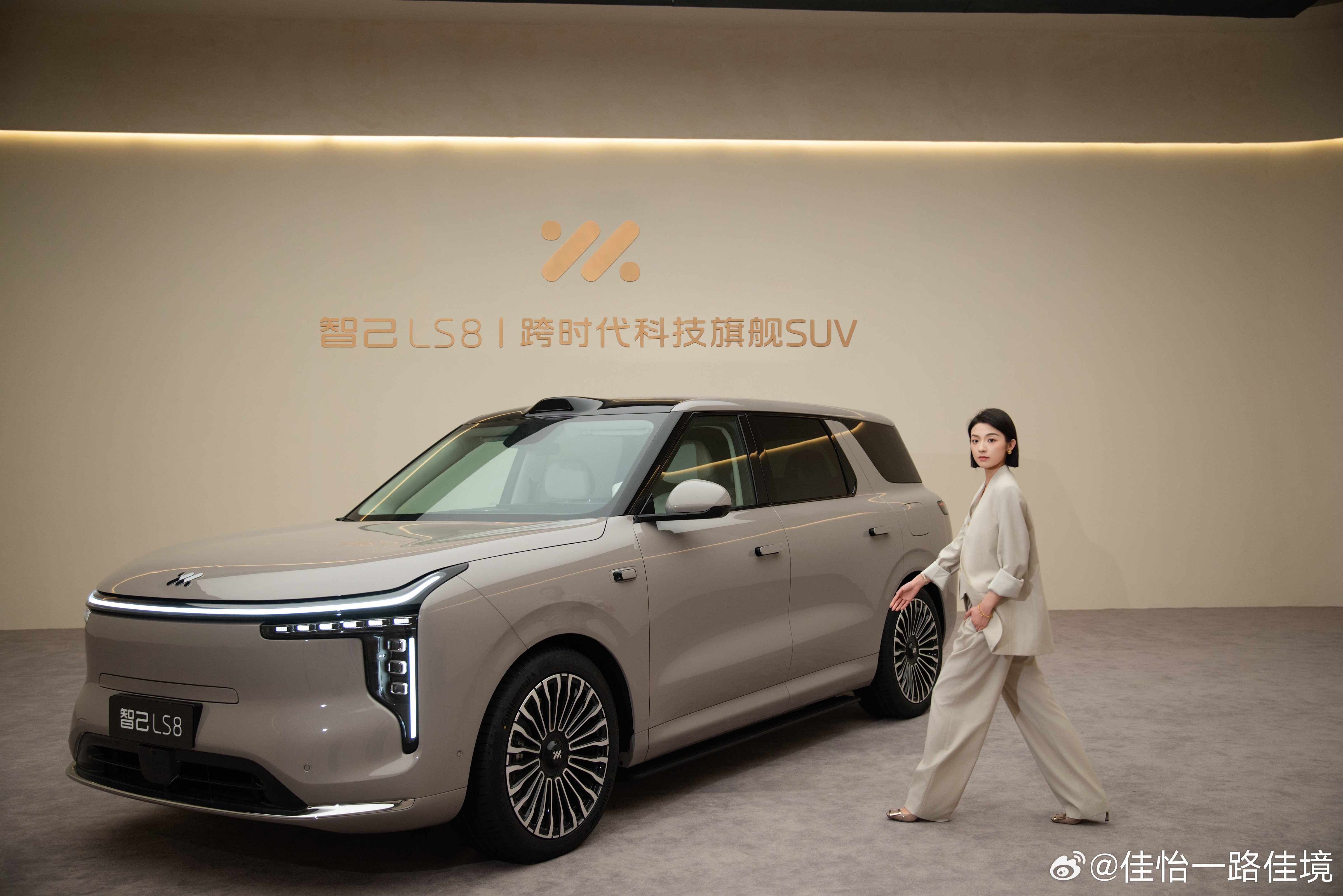 刚拍完智己LS8实车，配置真的给得很全！LS9上大家喜欢的那些豪华与智能配置，这