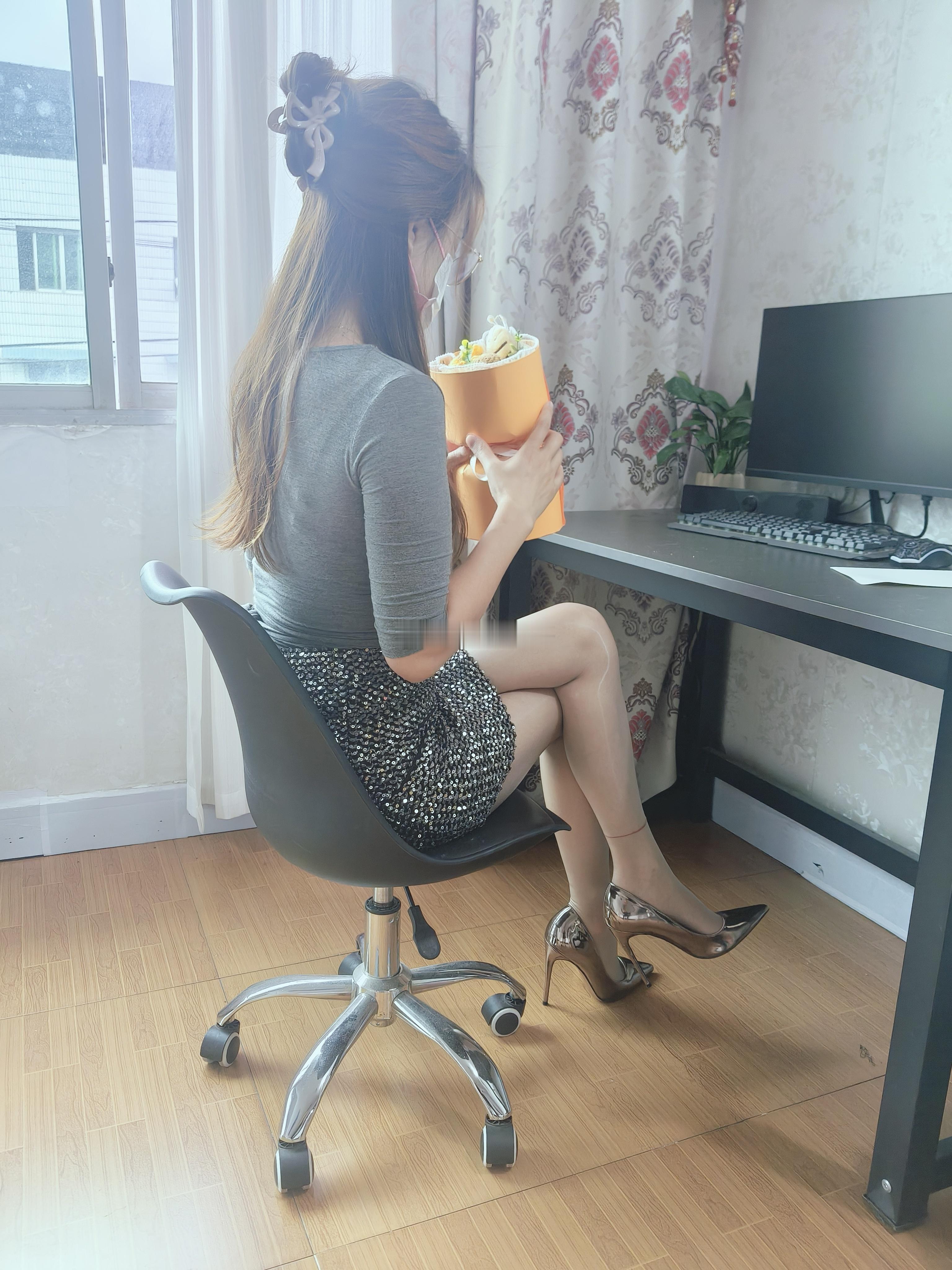 今天又是婲姐优雅与美丽并存的一天～