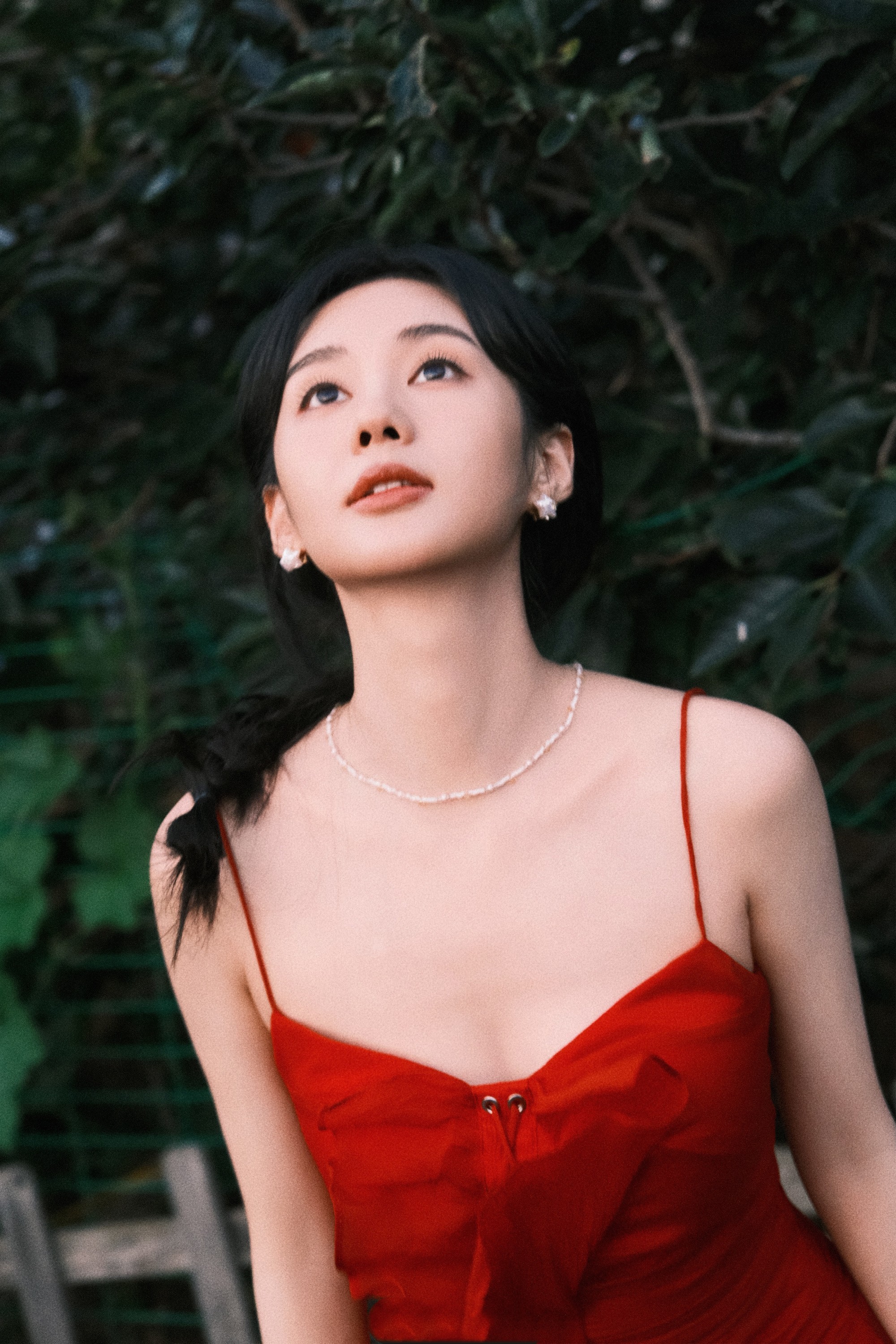 郑合惠子，红色吊带裙的专属浪漫​​​