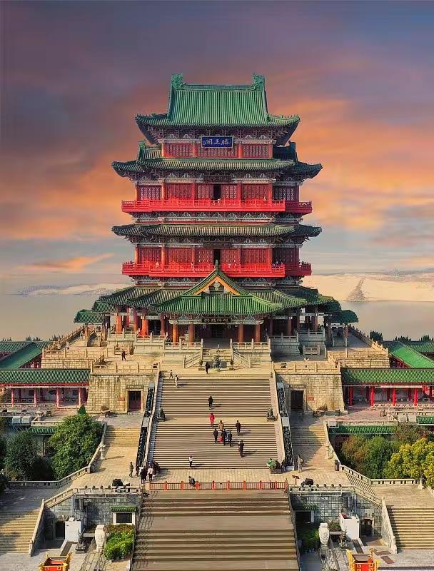 在全国所有的城市中，南昌的的确确是一座很美的城市。虽然南昌市城市规模不是太大，
