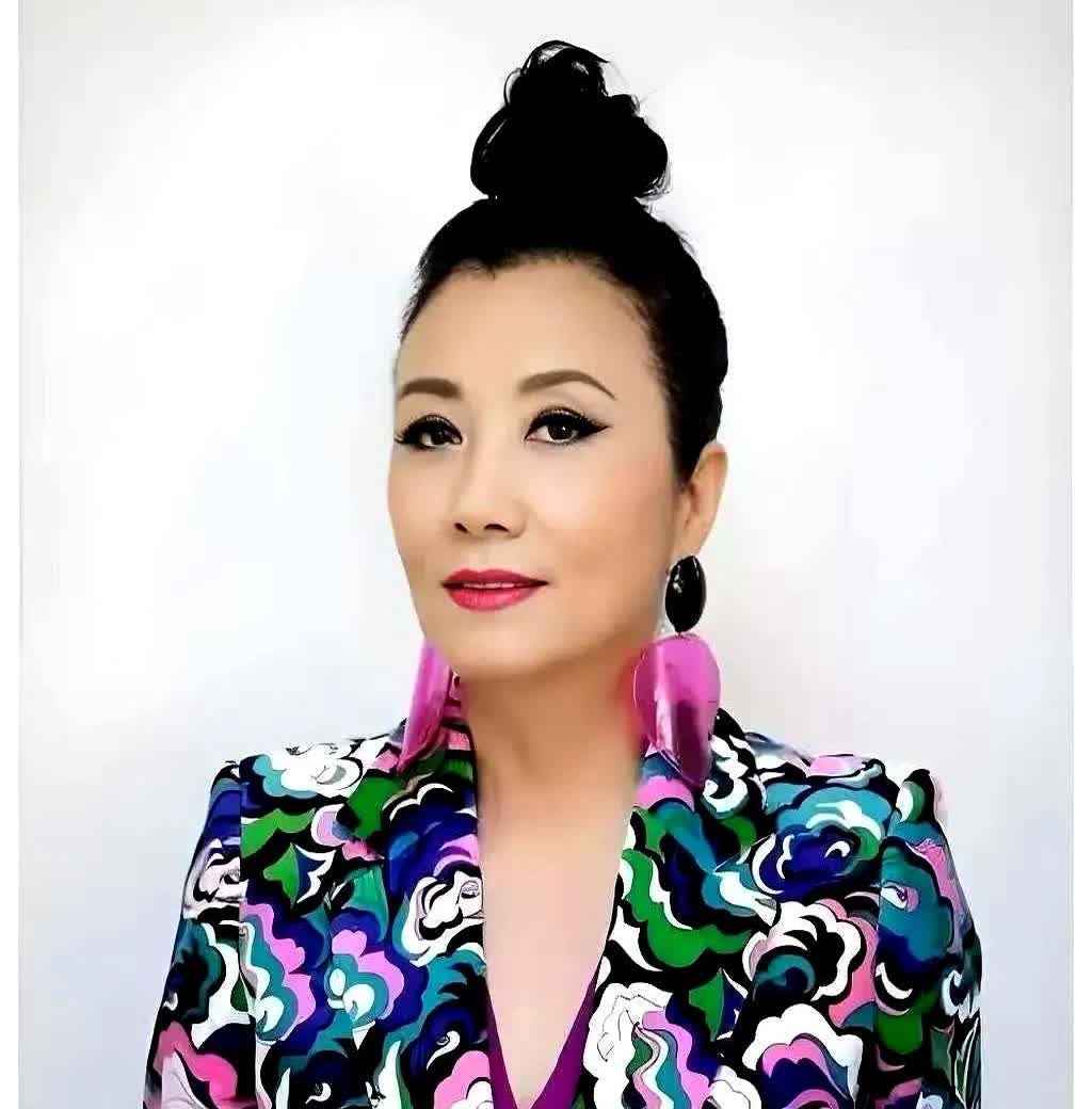 罗家英每月交高额家用，却坚持给汪明荃的豪宅付“半份床位租金”，这不是抠门，是明明