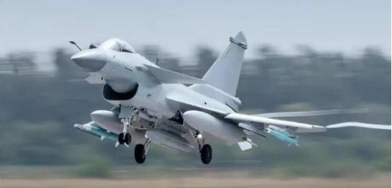 现在终于明白为什么歼10C卖不出去了，因为世界各国都在等土耳其仿制的歼10C。